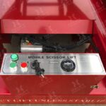 Фото 15 - Самоходный Ножничный Подъемник QZ-030-110 OXLIFT 300 кг 11 м.