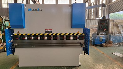Фото 68 - MetalTec HBM 125/2500 (Е22, инвертор заднего упора) гидравлический листогибочный пресс.