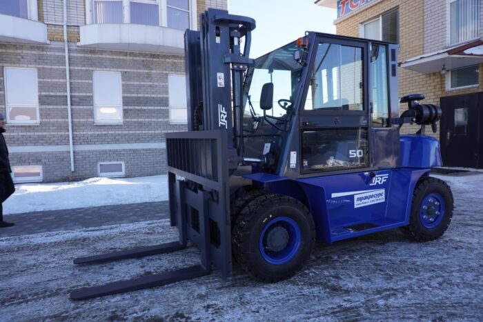Фото 2 - Вилочный погрузчик TRF D50-4i.